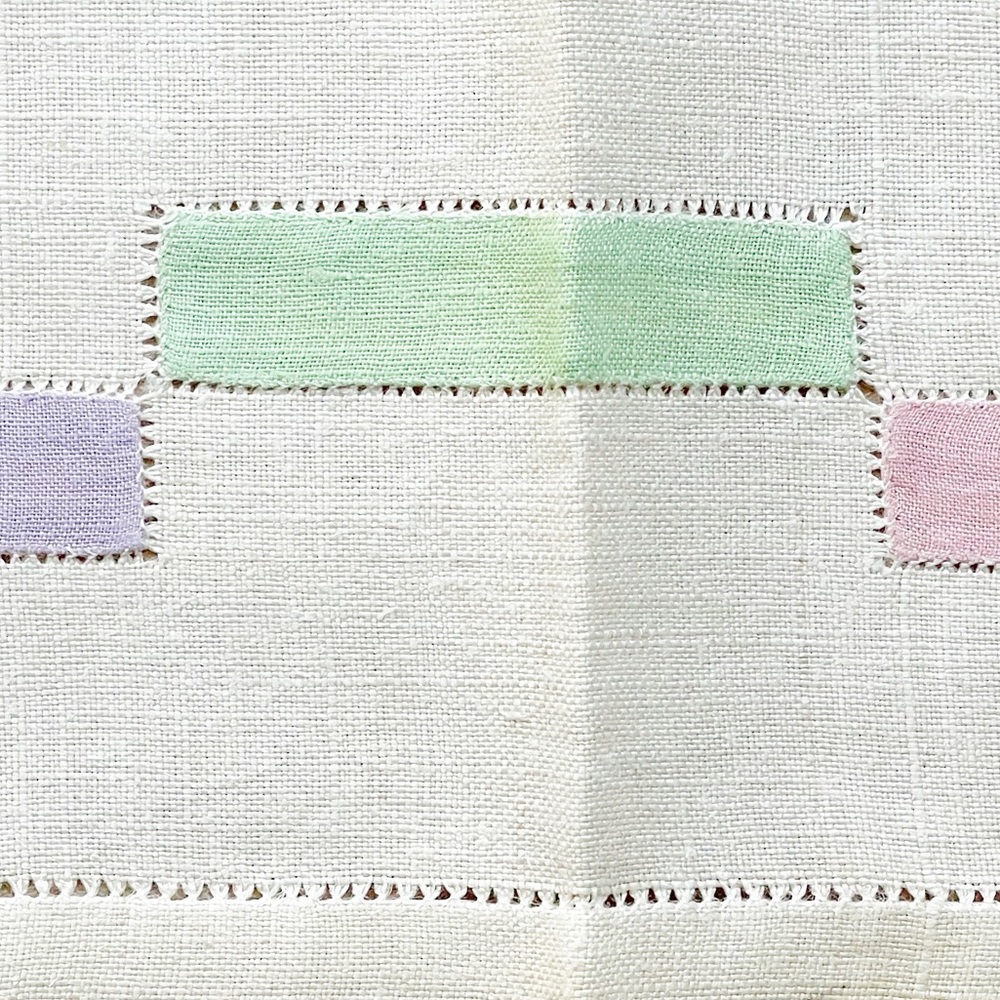 2 Vintage Geometric Small Linens - Picture 11 of 13